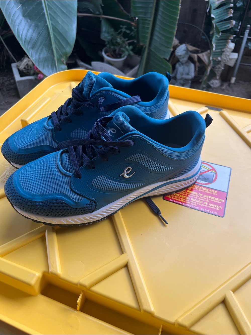 Easy Spirit Women’s Teal Athletic Sneakers with Navy Laces size 9 W